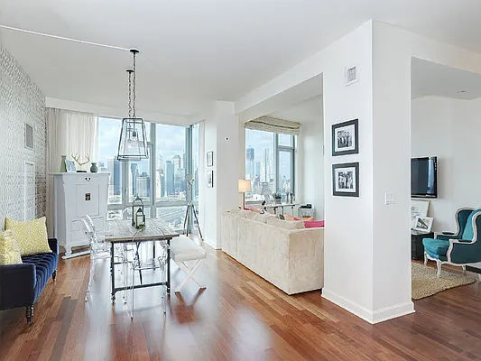 Sold by Sotheby's International Realty | media 12