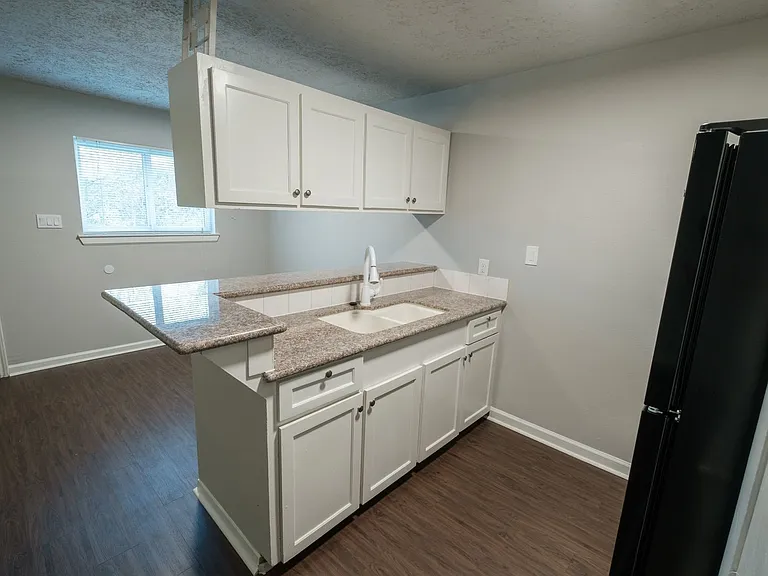 6519 Sloan St #8 — Photo 2
