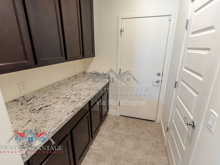 16264 W Canterbury Dr — Photo 24