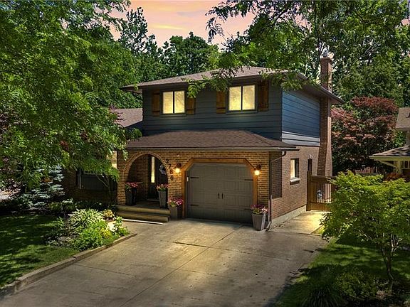 2nd image of 2786 Lalemant Rd