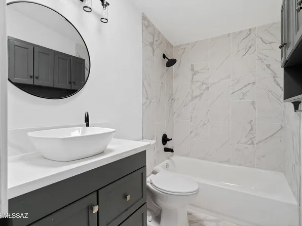 706 N Silverbell Rd, Tucson, AZ 85745