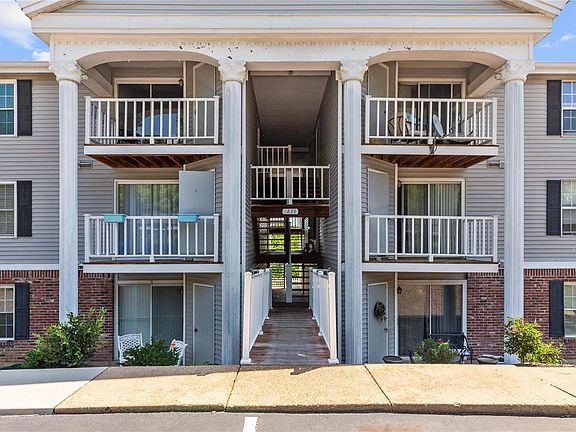 2nd image of 1239 Creve Coeur Crossing Ln APT K