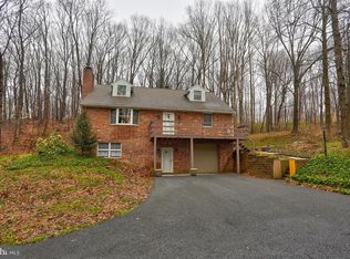 210 Pine View Dr, Denver, PA 17517