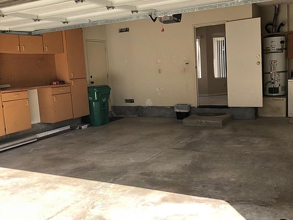 Attached 2 Car Garage