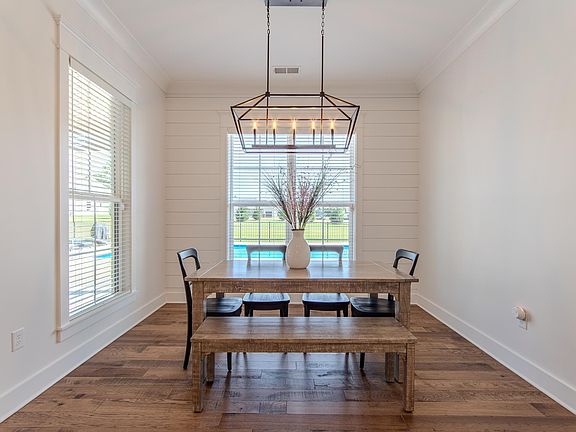 5th image of 185 Twin Forks Ln