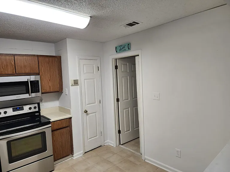 1955 Indian Trail Lilburn Rd #404 — Photo 6