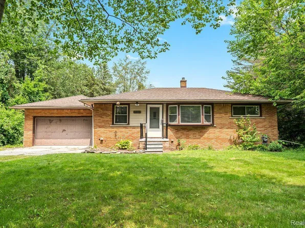 9905 Willow Rd, Willis, MI 48191