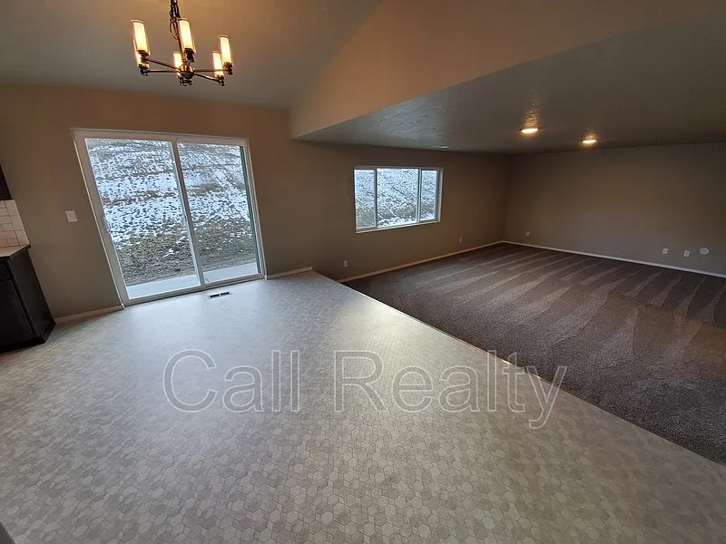 3 bed, 2.5 bath, 1942 sqft, $2,650 — Photo 3
