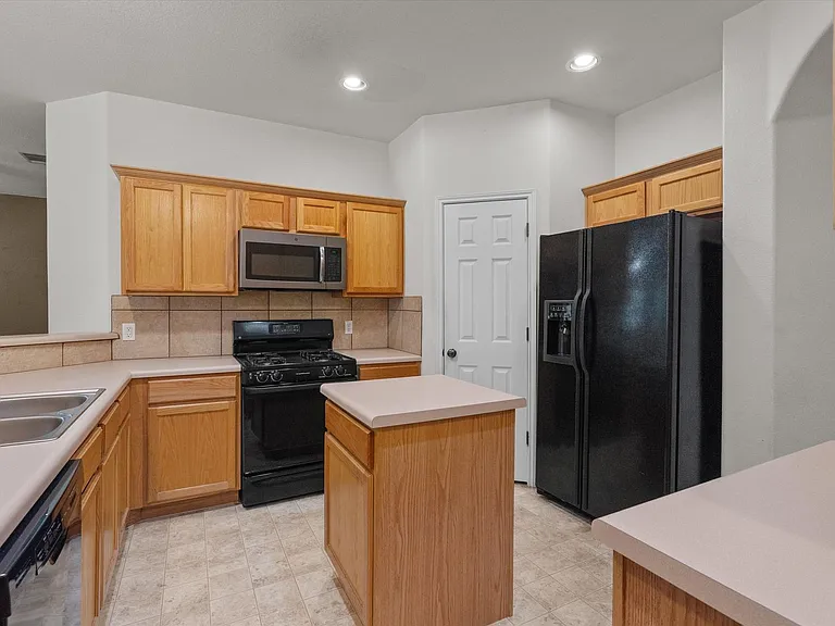 1916 Wheaton Trl — Photo 15