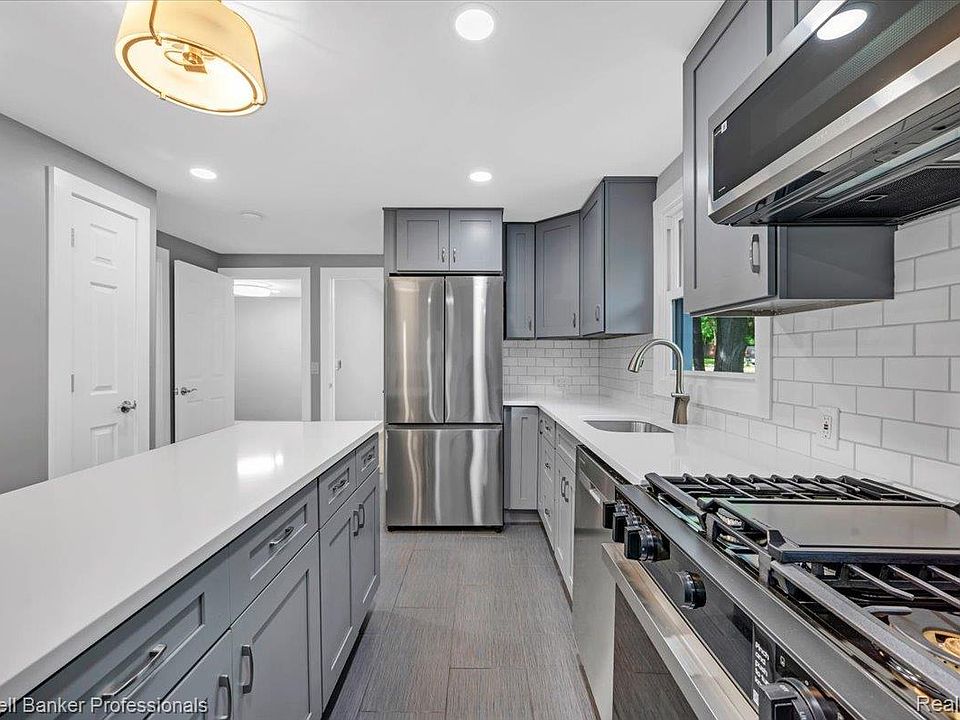 76107 Van Dyke Ave, photo 18