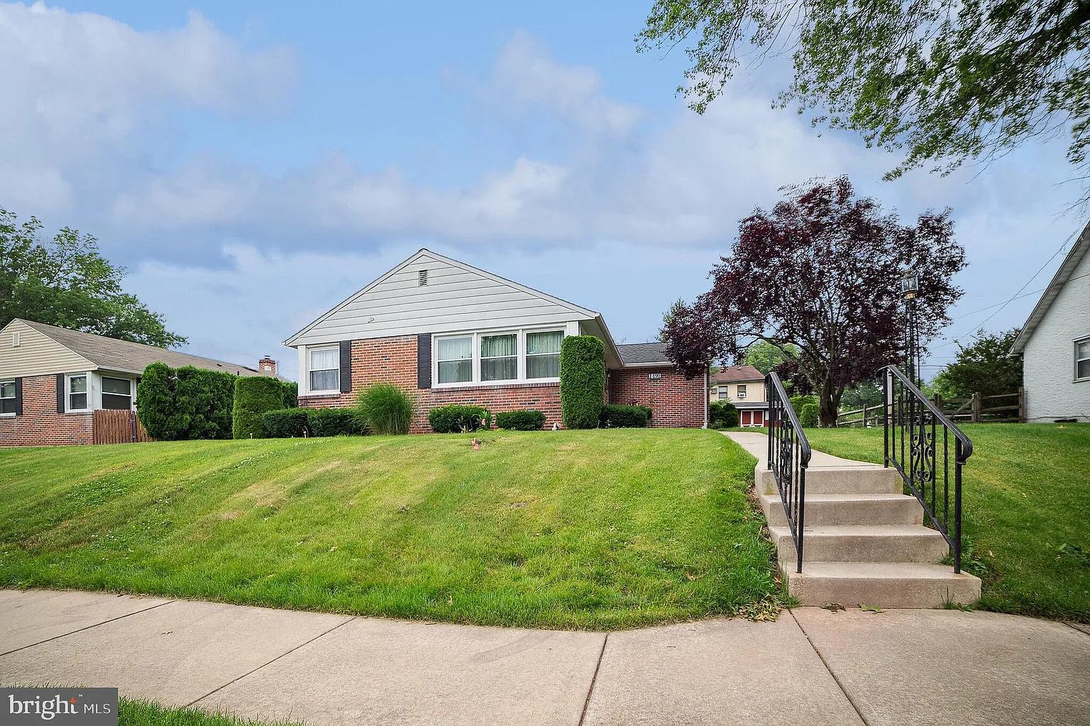 1490 Cherry Ln photo 1