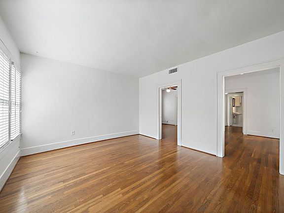 3rd image of 1206 Crocker St APT 1