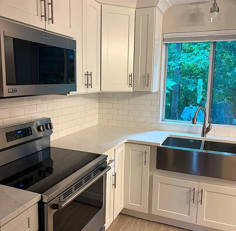 3 bed, 2.0 bath, 1344 sqft, $2,300 — Photo 1