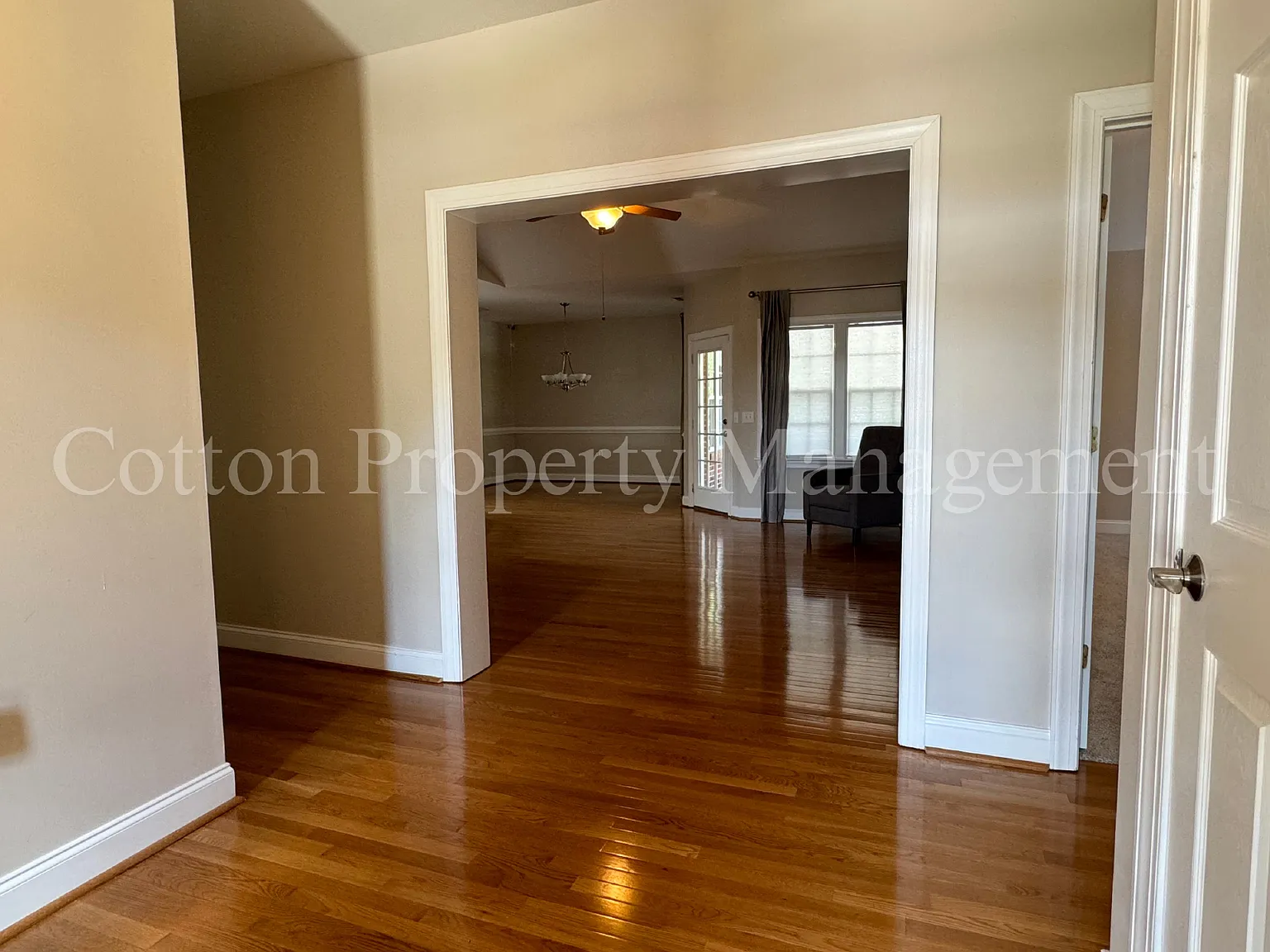 3 bed, 2.0 bath, 1876 sqft, $2,500 — Photo 4
