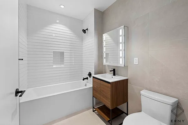 Rented by ERNY LLC | media 24