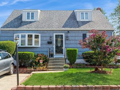 221 E Hoffman Avenue, Lindenhurst, NY, 11757