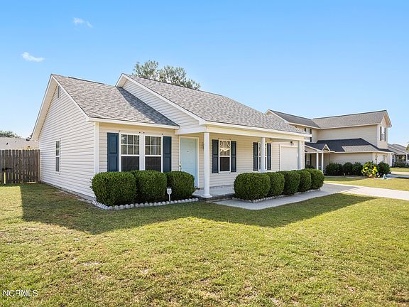 3rd image of 802 Brewster Lane