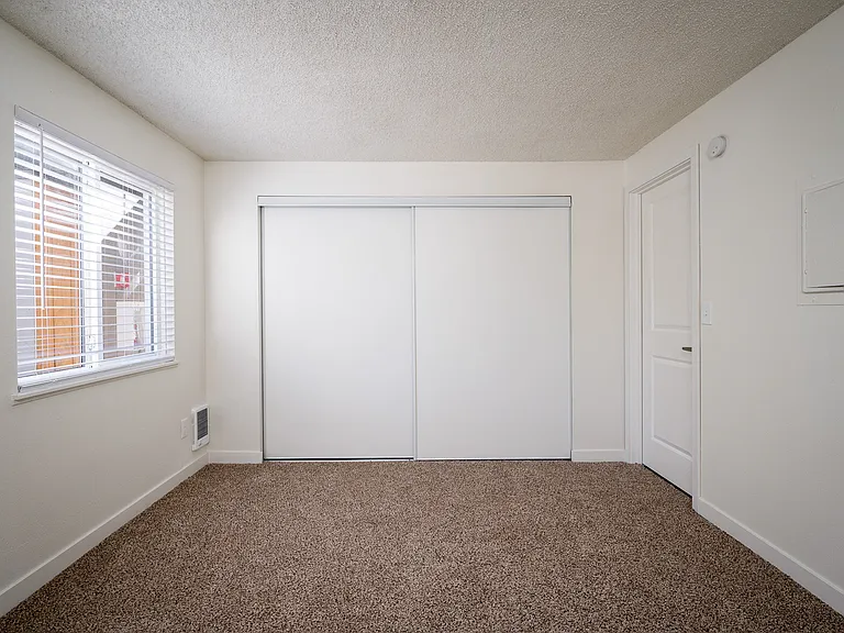 Shady Glen Apartments — Photo 16