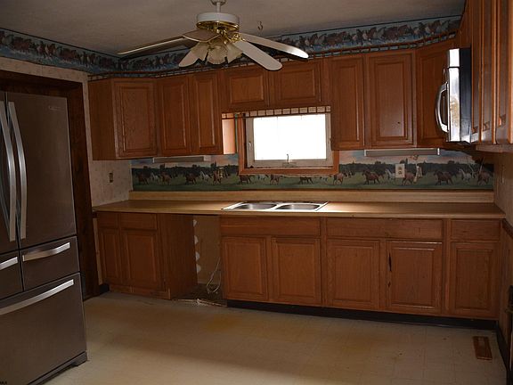 12th image of 801 Harmony Rd