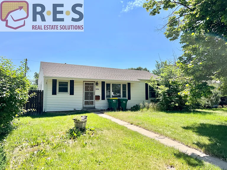 2216 Elmira St — Photo 1