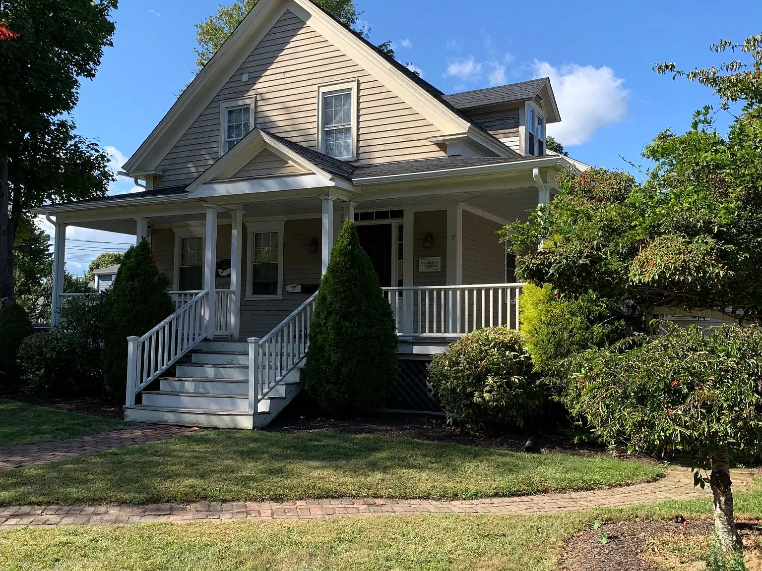 49 Woodlawn Ave — Photo 2