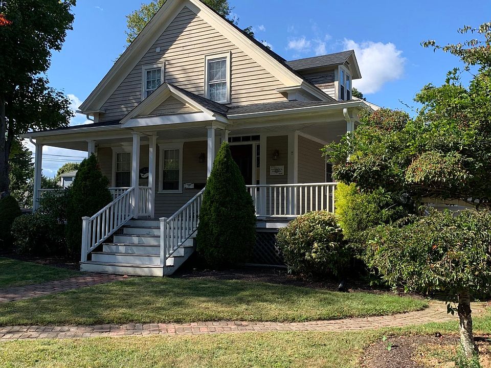 49 Woodlawn Ave Bristol RI Zillow