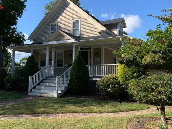 49 Woodlawn Ave, Bristol, RI