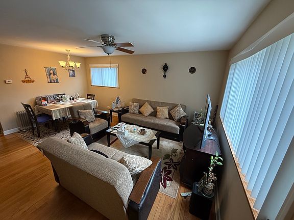 3rd image of 6753 N Ravenswood Ave #4