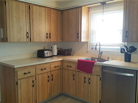 4th image of 28 Briarhurst Dr