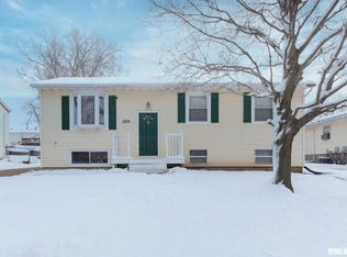 5309 N Thornwood Ave, Davenport, IA 52806