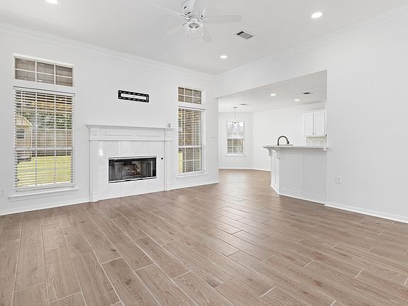 5th image of 7673 Rosewood Dr