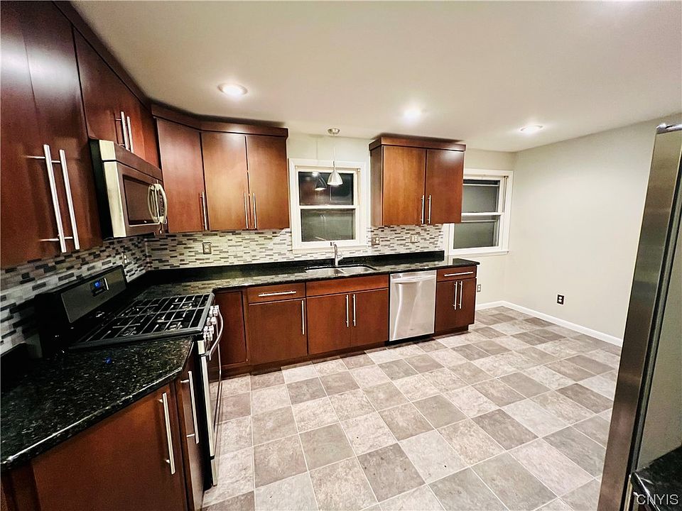 116 Ray St, Sackets Harbor, NY 13685 Zillow