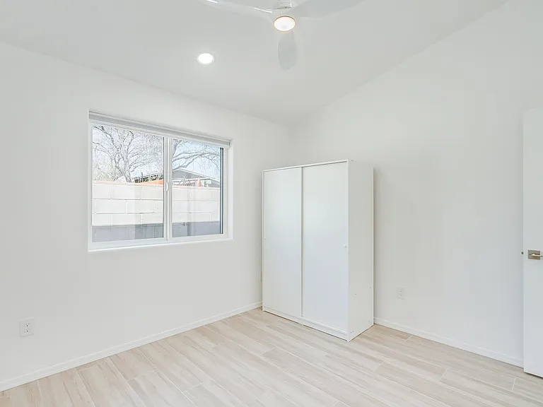 1120 E Waverly St #2 — Photo 26