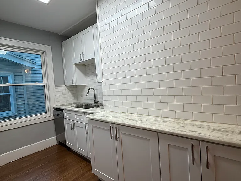 393 Wordsworth St #1 — Photo 12