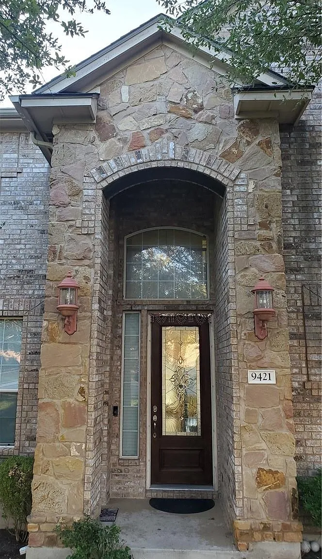 5 bed, 3.0 bath, 3062 sqft, $3,300 — Photo 2