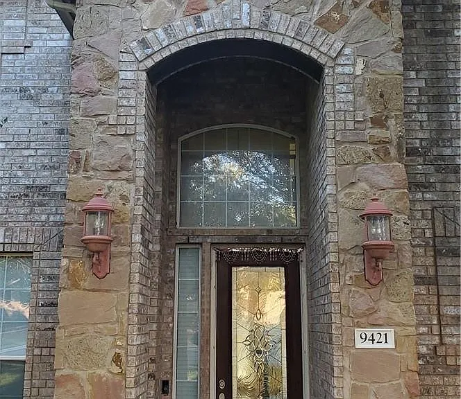 9421 Lisi Anne Dr — Photo 2