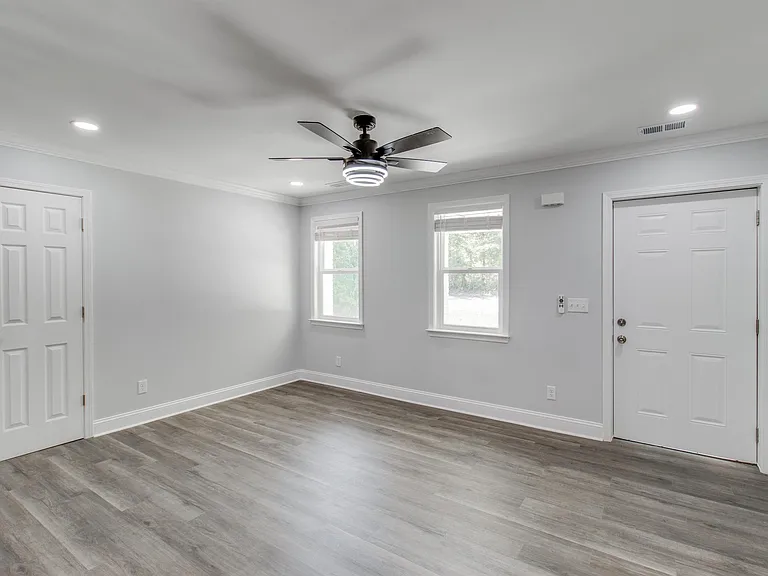 2327 Willow St — Photo 8