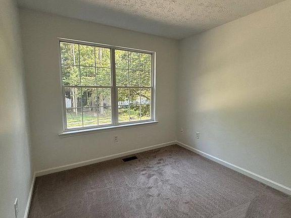 3rd image of 203 Timber Ln