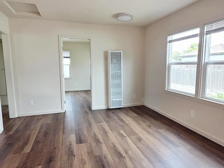 22636 Templeton St — Photo 4