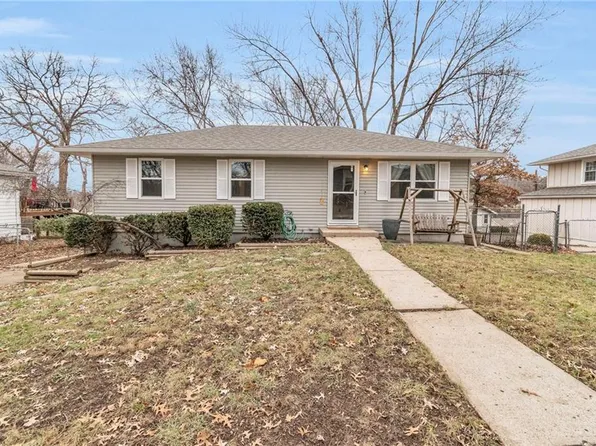 12012 Felton St, Sugar Creek, MO 64054