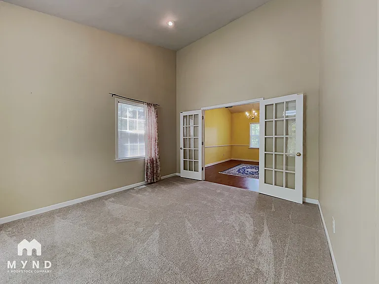 1085 Vauxhall Dr — Photo 3