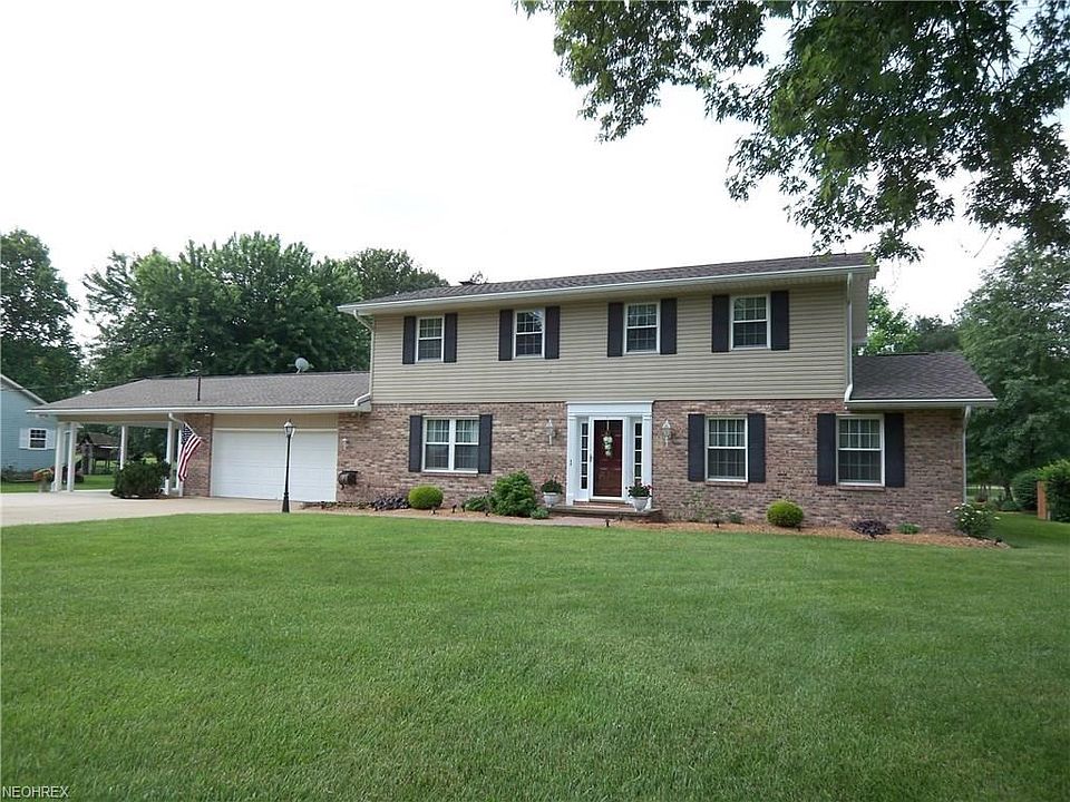 Beautiful Curb Appeal!