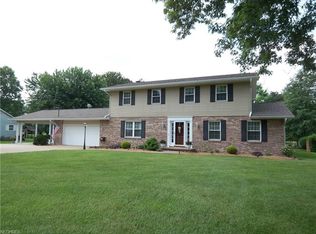 155 1st Ave, Ravenswood, WV 26164