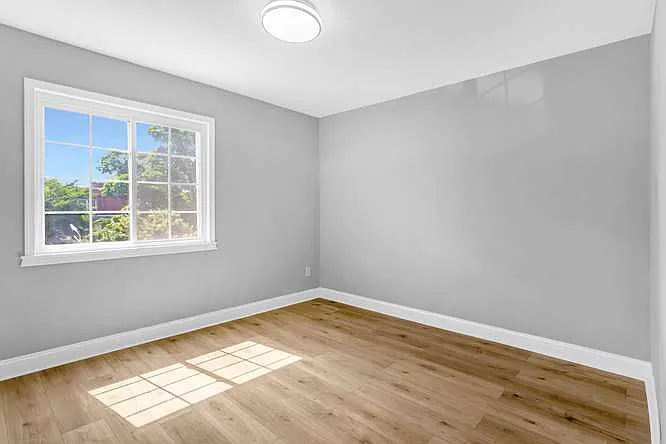 220 33rd St NE — Photo 10