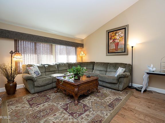 5th image of 3057 Charlotte St