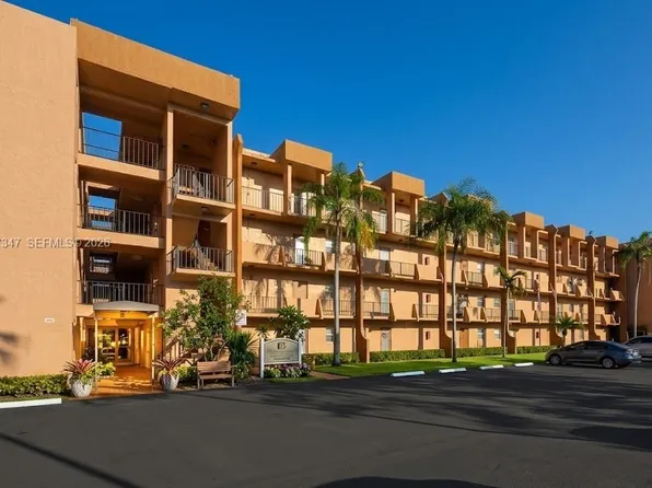 3050 Sunrise Lakes Dr E APT 402, Sunrise, FL 33322