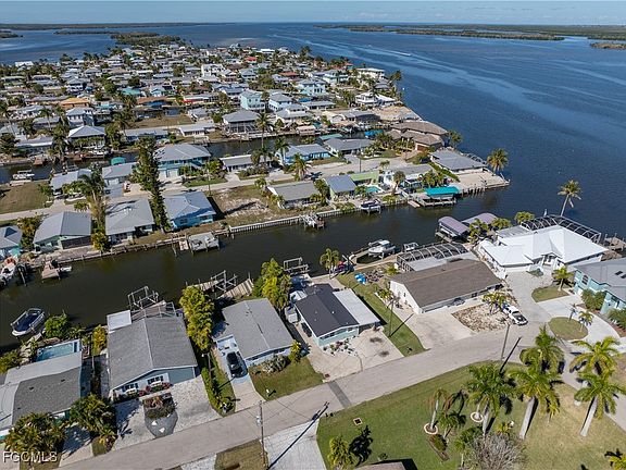 3rd image of 2562 Bayshore Dr