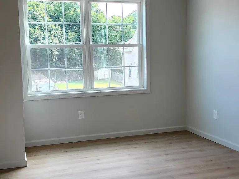 53 Henrietta St #2 — Photo 6