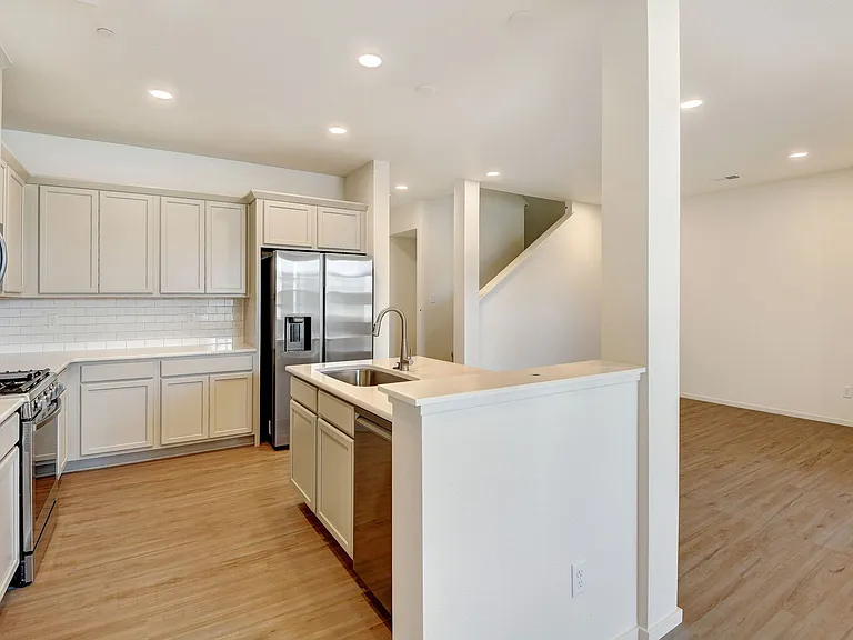 4954 Denys Dr — Photo 9