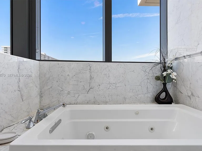 17475 Collins Ave #504 — Photo 37